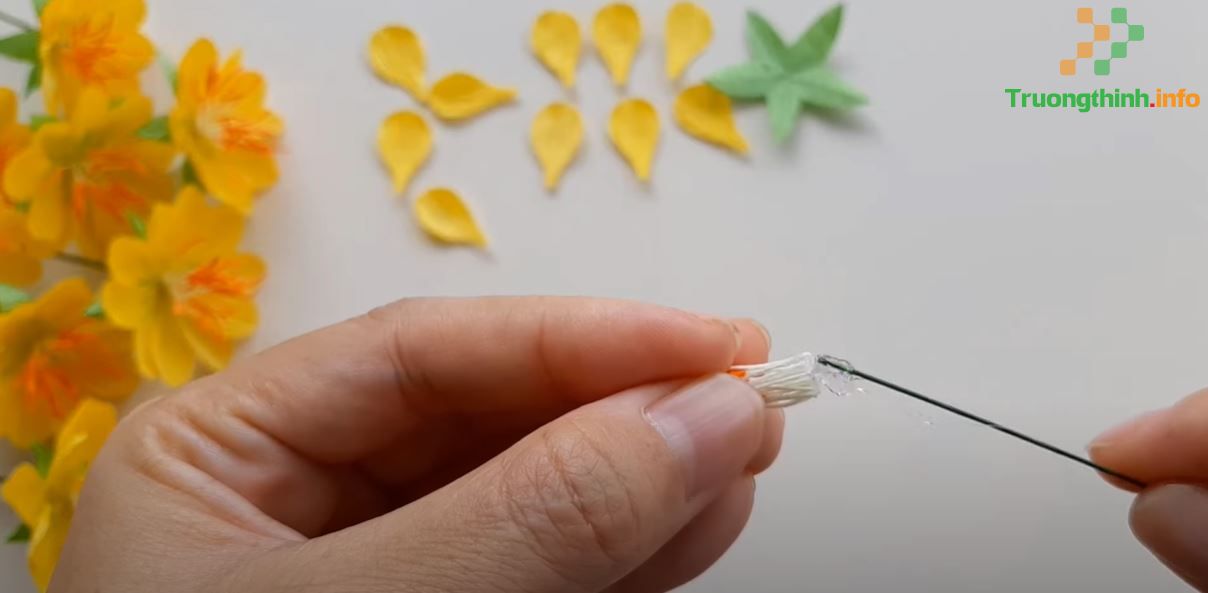                           Cách làm cây hoa mai giả bằng giấy nhún đẹp, đơn giản