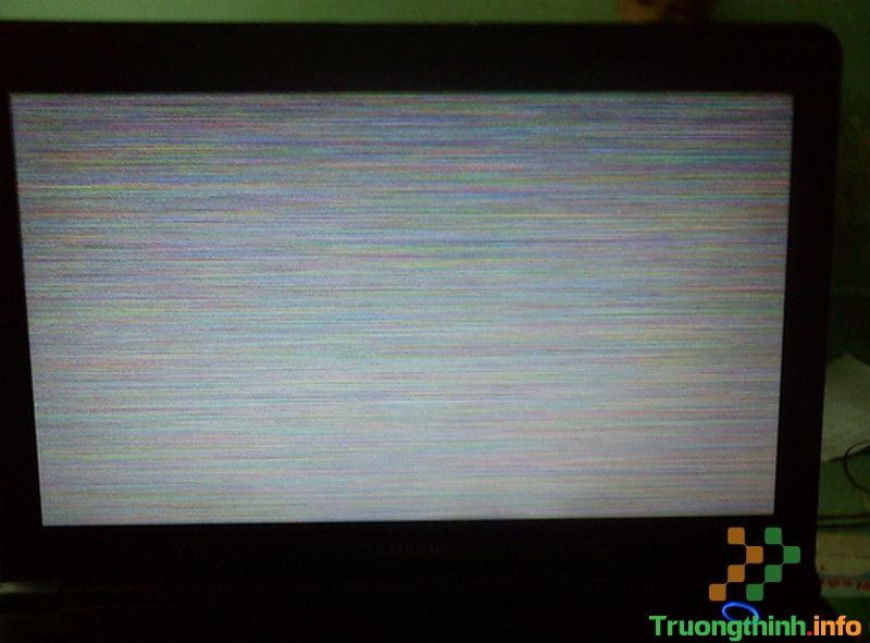 Lỗi màn hình máy tính bị giật rung chấp chới do màn hình LCD bị lỗi