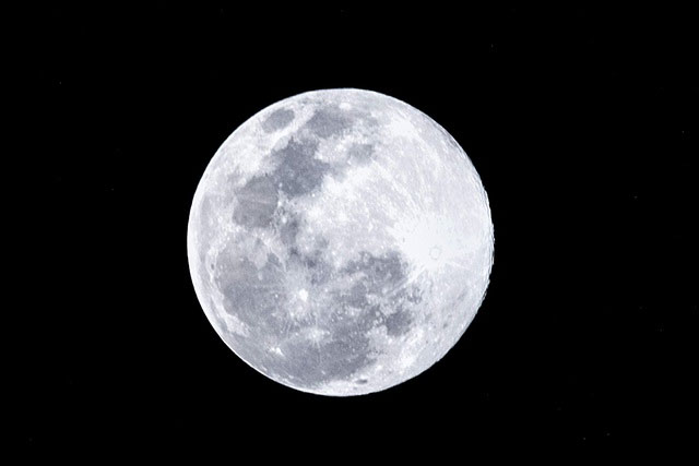 Người yêu thiên văn có thể quan sát rõ hiện tượng Siêu trăng khi trời quang và không có những điều kiện môi trường khác che khuất tầm nhìn.