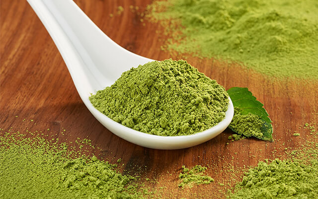 Bột matcha giúp tạo màu xanh cho bánh