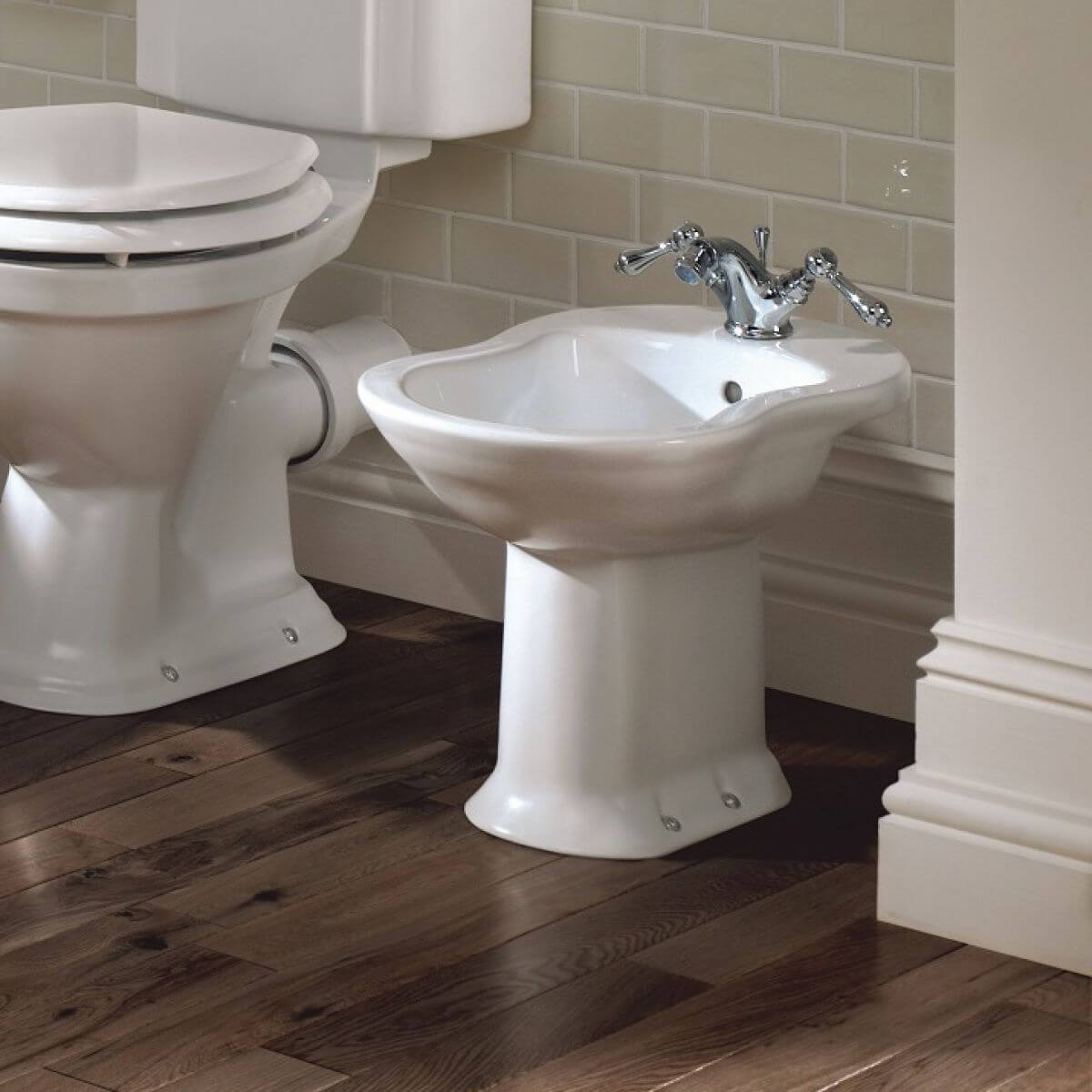 Bidet dạng chậu truyền thống