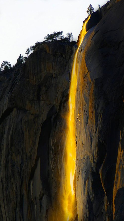 Thác nước Horsetail tại công viên quốc gia Yosemite, thuộc bang California (Mỹ) 