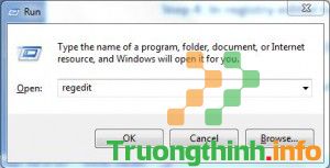 nhập regedit vào cửa sổ Run