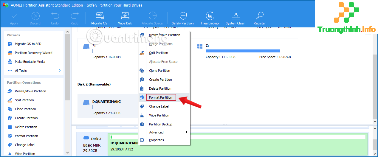 Chọn ổ USB muốn format tương ứng, kích chuột phải và chọn Format Partition