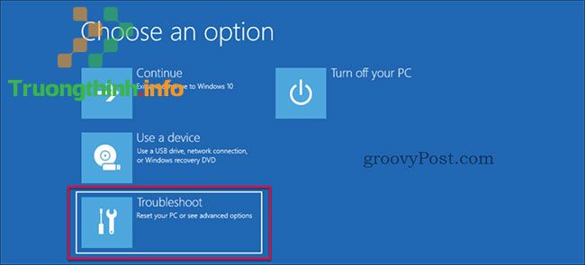 Chọn Troubleshoot trên trang Choose an option