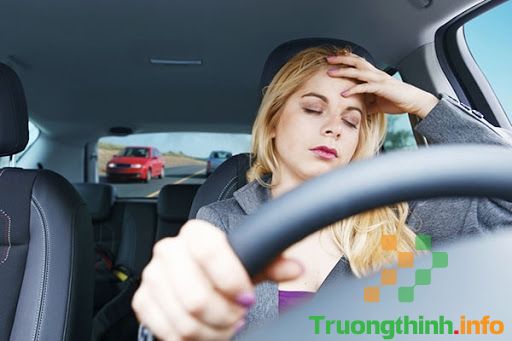 Tuyệt chiêu chống buồn ngủ hiệu quả khi lái xe