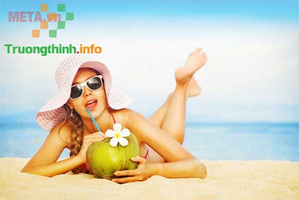Tắm nắng đúng cách để tổng hợp Vitamin D hiệu quả