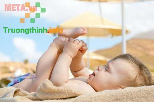Tắm nắng đúng cách để tổng hợp Vitamin D hiệu quả