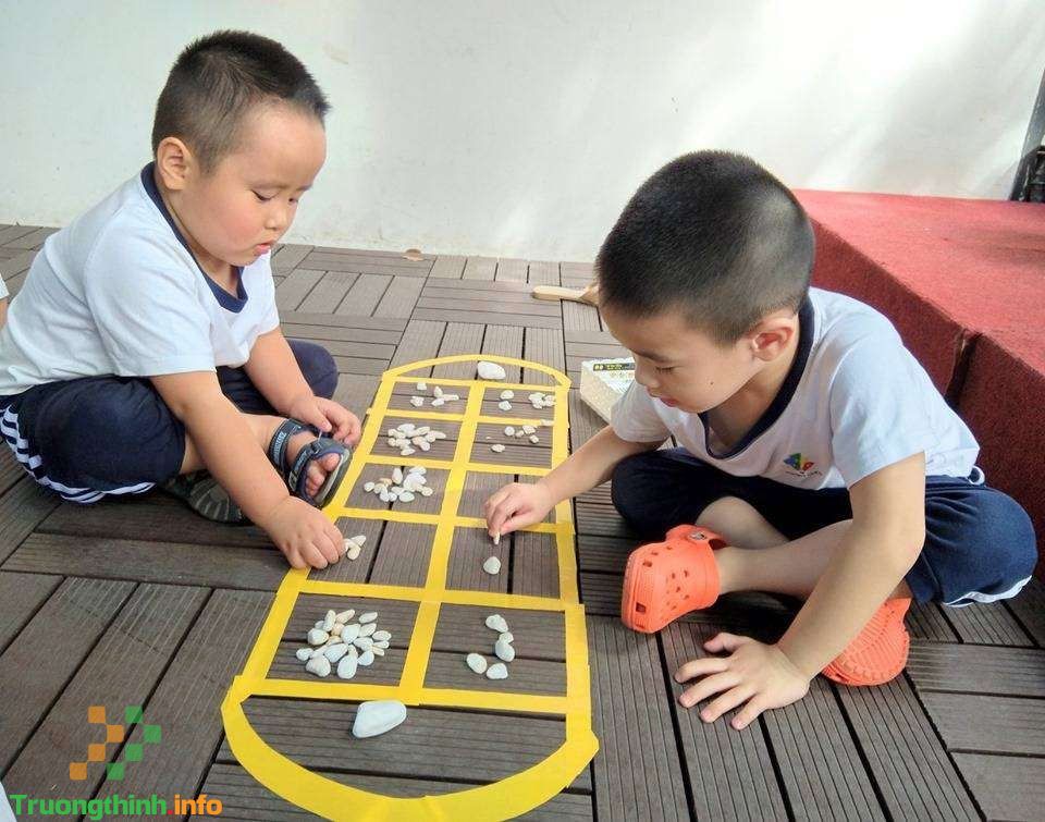 Top 7 trò chơi dân gian vui, bổ ích cho trẻ mầm non, tiểu học