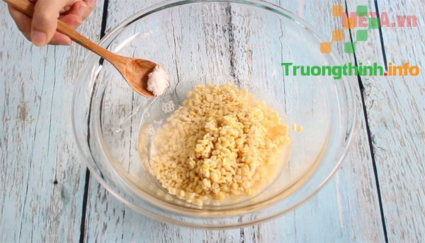 15 phút nấu xôi ngon chỉ bằng lò vi sóng