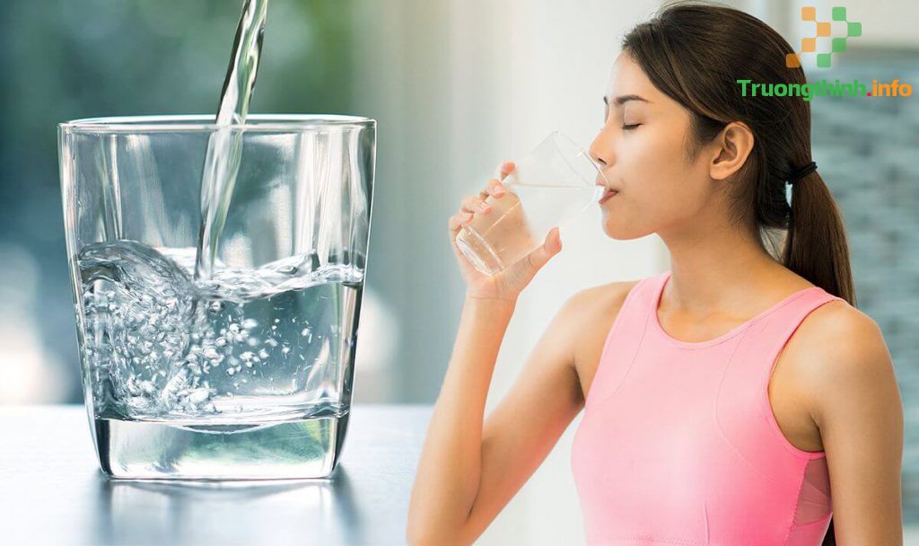 Nước điện giải là gì? Uống nhiều có tốt không? Cách pha nước điện giải tại nhà