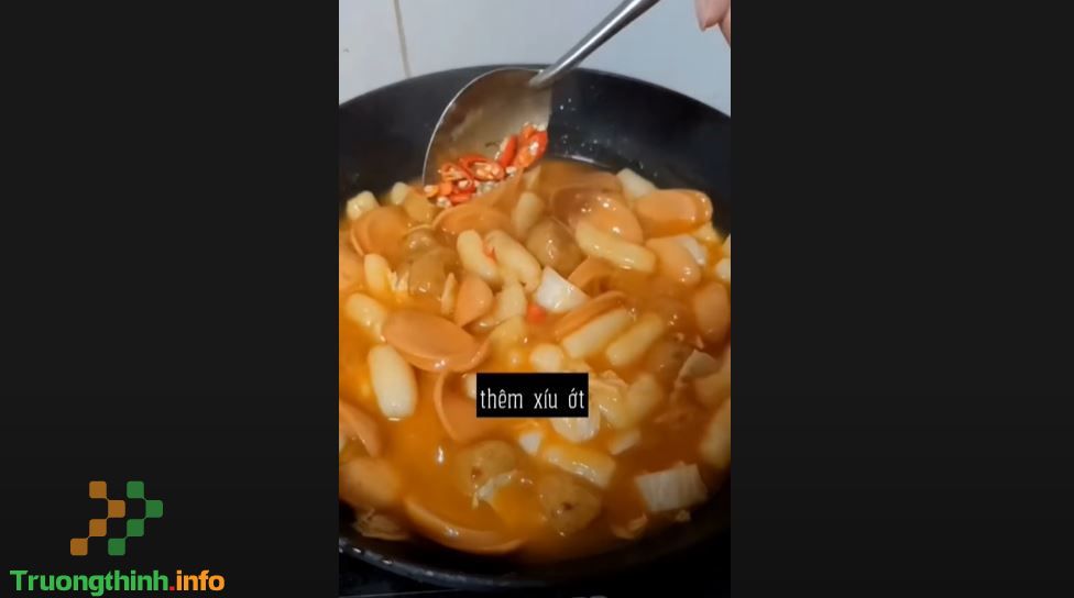 Cách làm bánh gạo tokbokki từ cơm nguội cực đơn giản tại nhà