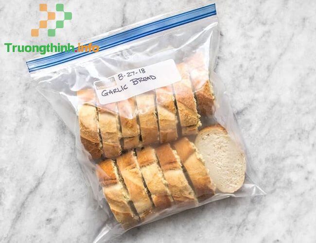 Cách bảo quản bánh mì được giòn lâu, không bị mốc