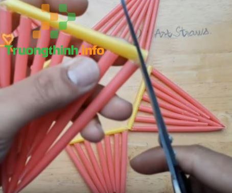                       Cách làm lồng đèn Trung Thu bằng ống hút đẹp, sáng tạo