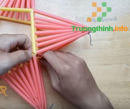                       Cách làm lồng đèn Trung Thu bằng ống hút đẹp, sáng tạo