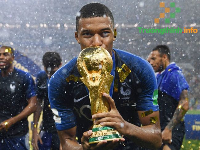 Mbappe bao nhiêu tuổi? Đá cho đội nào? Giá chuyển nhượng Mbappe?