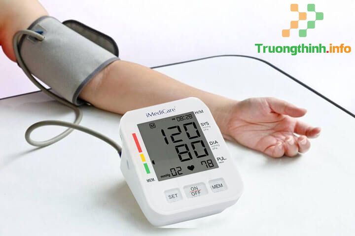                       Nên mua máy đo huyết áp loại nào? Máy đo huyết áp loại nào tốt?