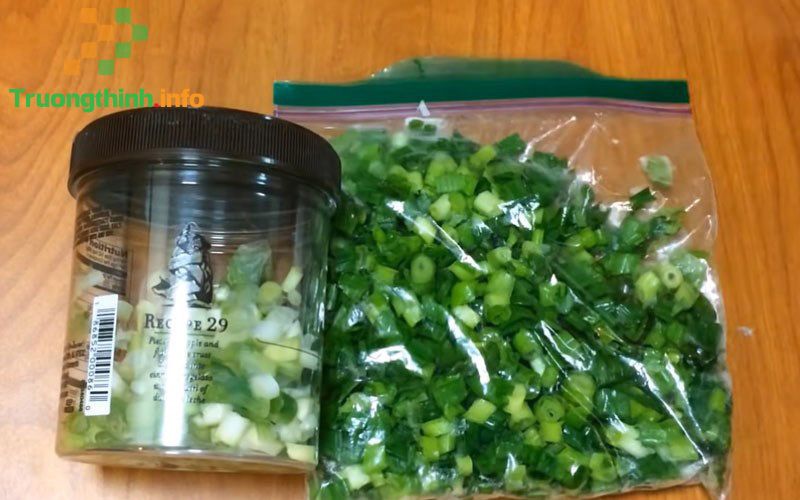                       Cách bảo quản hành lá tươi lâu trong tủ lạnh, tủ đông