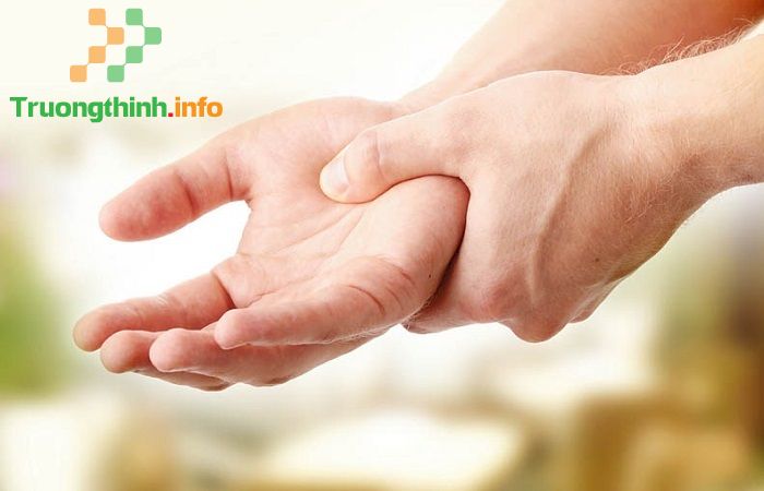                       Bệnh Parkinson ở người trẻ: Dấu hiệu, cách phân biệt với các chứng run tay chân khác