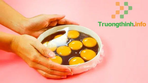 Trứng gà ngâm mật ong có tác dụng gì? Cách ngâm trứng gà mật ong