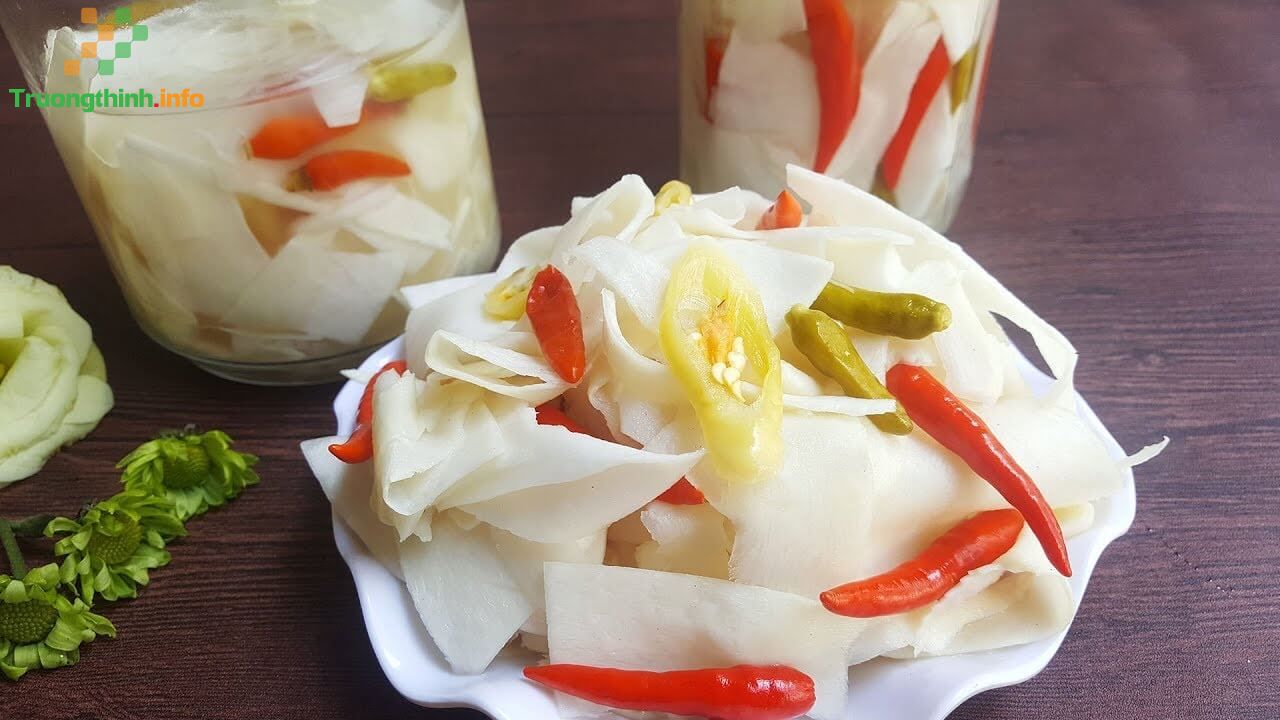 Cách muối măng chua cực ngon với tỏi ớt, để được lâu không bị váng