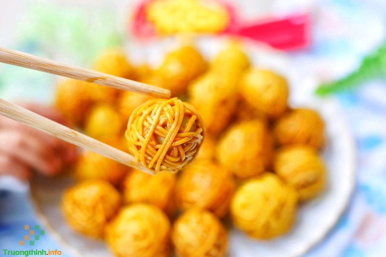 Lấy sợi mì cuộn vào trứng cút tưởng cho vui ai ngờ được món ngon tuyệt