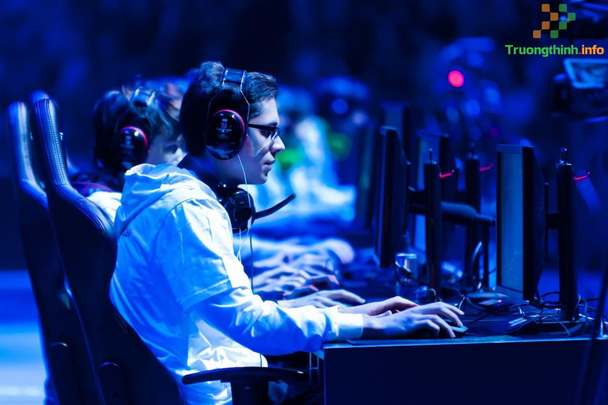                       Thể thao điện tử Esports là gì? Esports kiếm tiền như thế nào?