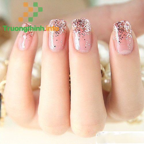                       Các mẫu nail cô dâu đơn giản, móng tay cô dâu đẹp cho ngày cưới, chụp ảnh cưới