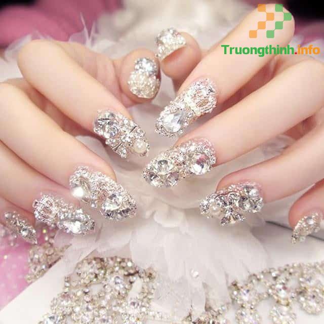                       Các mẫu nail cô dâu đơn giản, móng tay cô dâu đẹp cho ngày cưới, chụp ảnh cưới