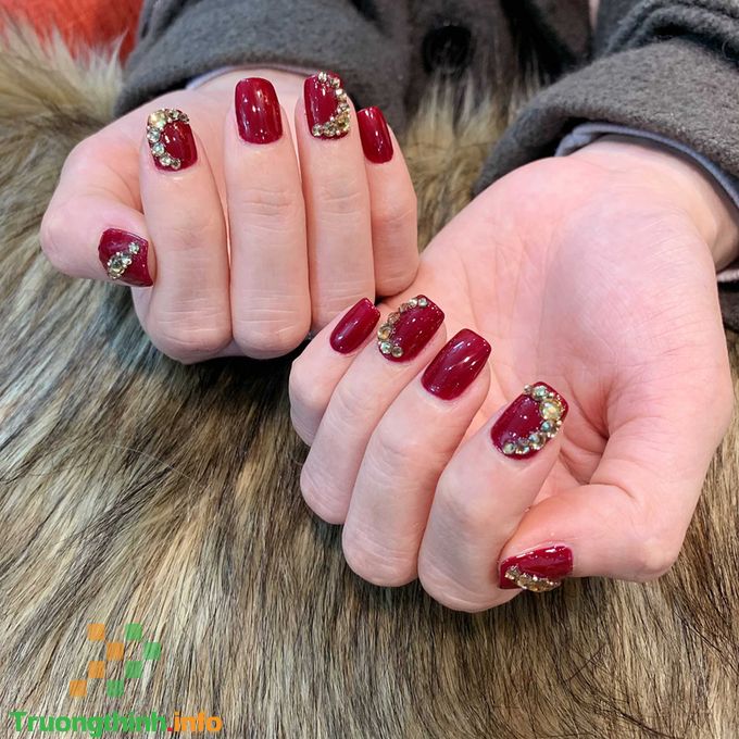                       Các mẫu nail cô dâu đơn giản, móng tay cô dâu đẹp cho ngày cưới, chụp ảnh cưới