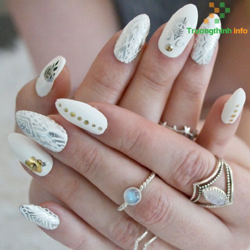                       Các mẫu nail cô dâu đơn giản, móng tay cô dâu đẹp cho ngày cưới, chụp ảnh cưới