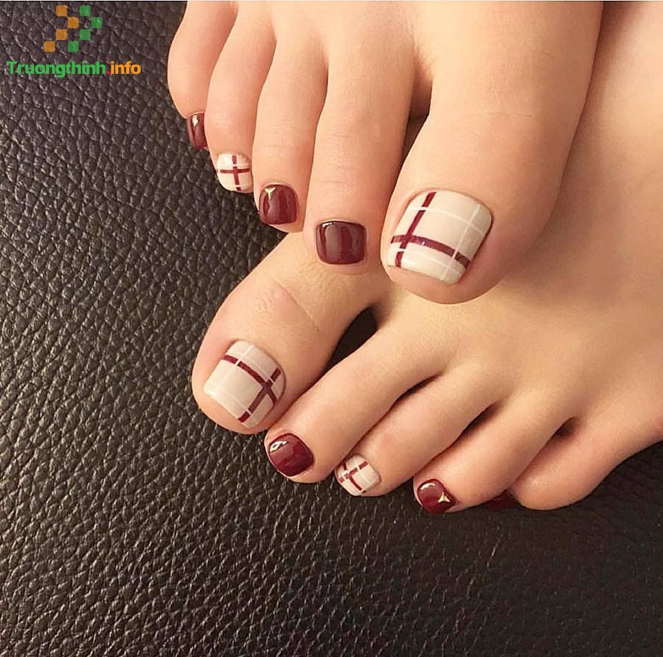                       Các mẫu nail cô dâu đơn giản, móng tay cô dâu đẹp cho ngày cưới, chụp ảnh cưới