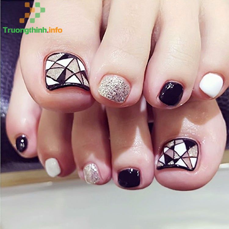                       Các mẫu nail cô dâu đơn giản, móng tay cô dâu đẹp cho ngày cưới, chụp ảnh cưới