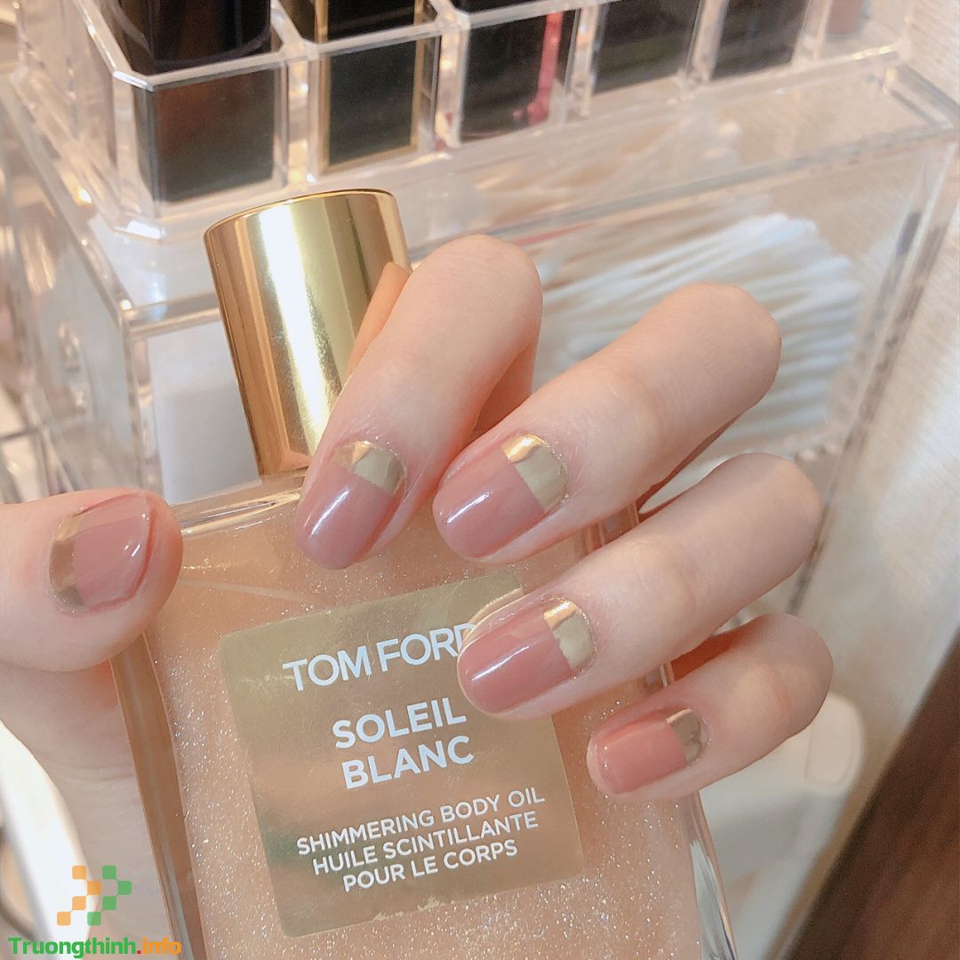                       Các mẫu nail cô dâu đơn giản, móng tay cô dâu đẹp cho ngày cưới, chụp ảnh cưới