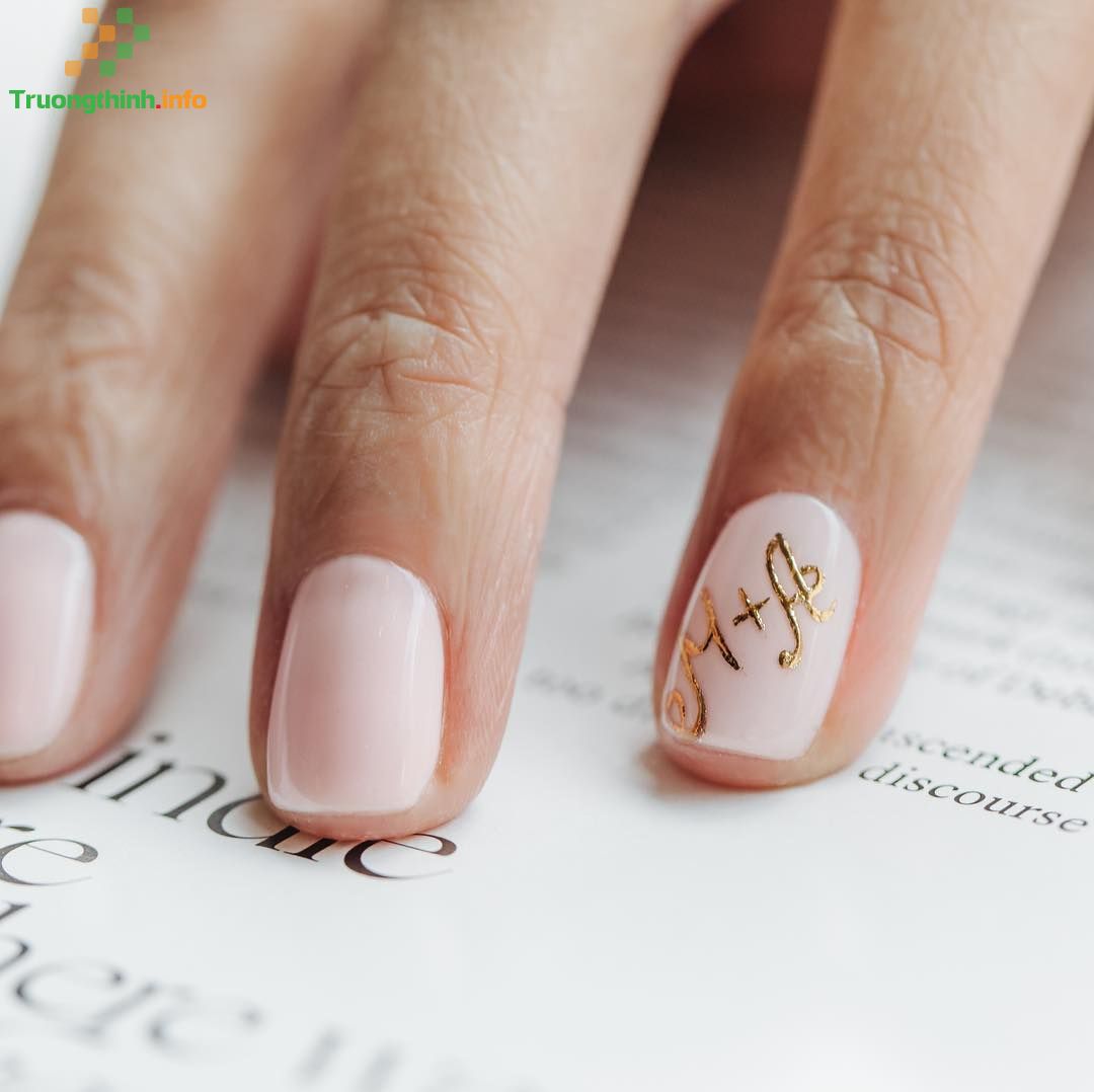                       Các mẫu nail cô dâu đơn giản, móng tay cô dâu đẹp cho ngày cưới, chụp ảnh cưới