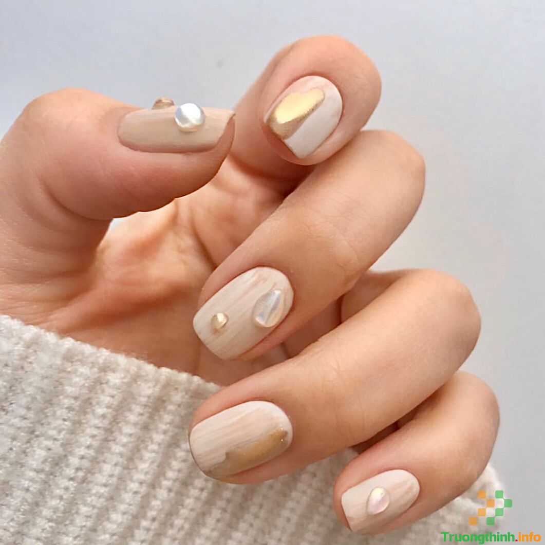                       Các mẫu nail cô dâu đơn giản, móng tay cô dâu đẹp cho ngày cưới, chụp ảnh cưới