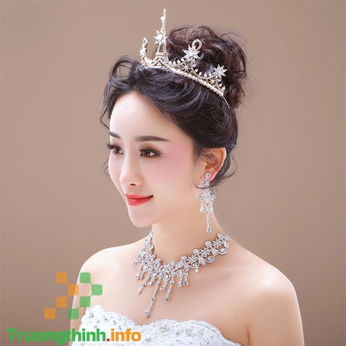                       Những kiểu tóc cô dâu đơn giản mà đẹp, dễ thương