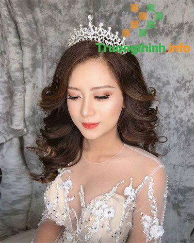                       Những kiểu tóc cô dâu đơn giản mà đẹp, dễ thương