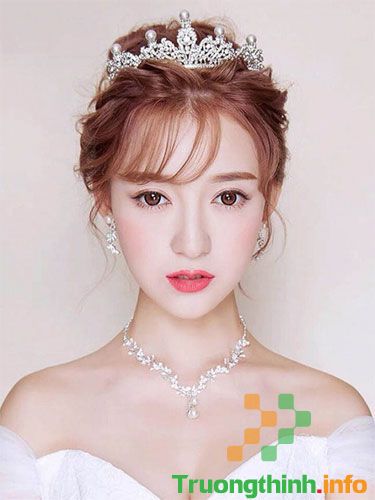                       Những kiểu tóc cô dâu đơn giản mà đẹp, dễ thương