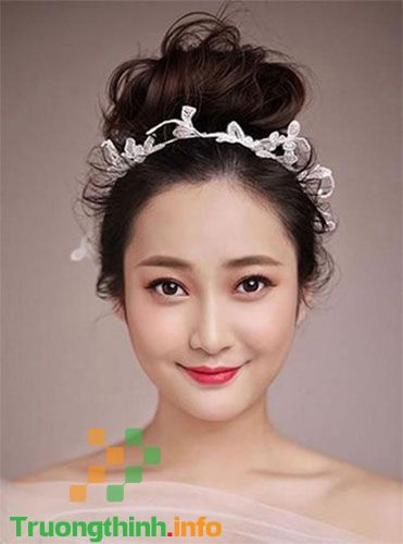                       Những kiểu tóc cô dâu đơn giản mà đẹp, dễ thương