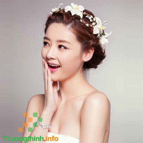                       Những kiểu tóc cô dâu đơn giản mà đẹp, dễ thương