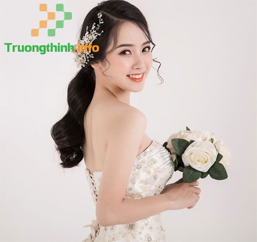                       Những kiểu tóc cô dâu đơn giản mà đẹp, dễ thương