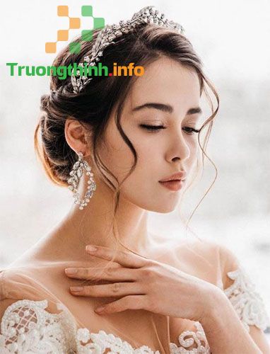                       Những kiểu tóc cô dâu đơn giản mà đẹp, dễ thương