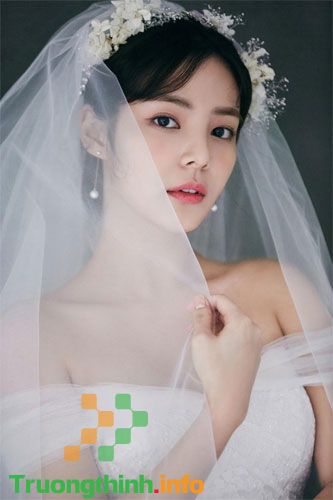                       Những kiểu tóc cô dâu đơn giản mà đẹp, dễ thương