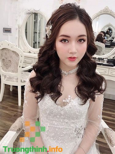                       Những kiểu tóc cô dâu đơn giản mà đẹp, dễ thương
