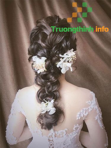                       Những kiểu tóc cô dâu đơn giản mà đẹp, dễ thương