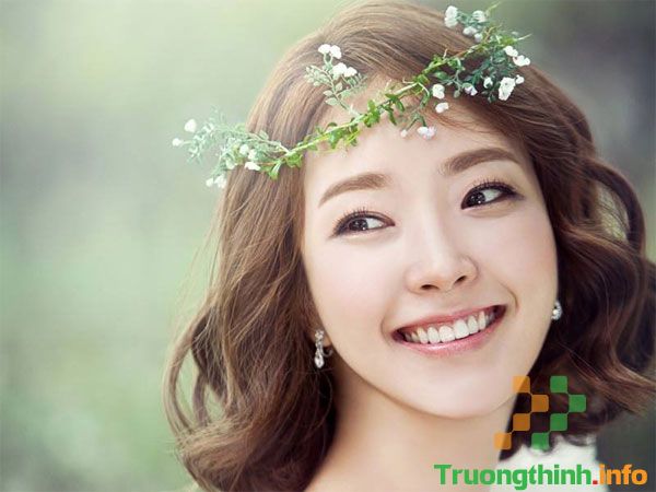                       Những kiểu tóc cô dâu đơn giản mà đẹp, dễ thương