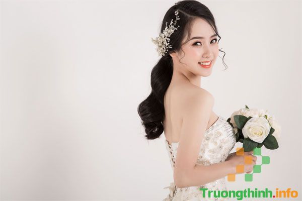                       Những kiểu tóc cô dâu đơn giản mà đẹp, dễ thương