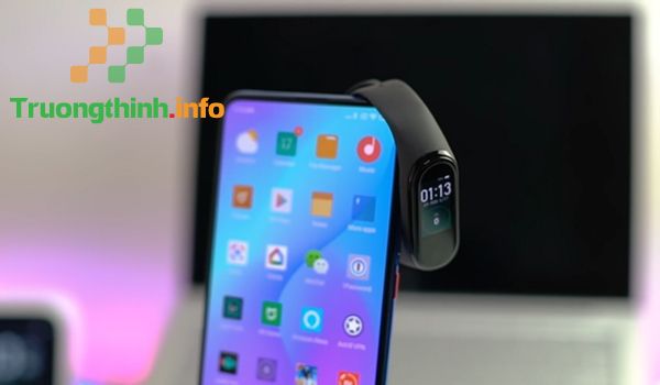                       Xiaomi Mi Band 5: Giá rẻ, màn hình lớn, theo dõi sức khỏe chính xác hơn