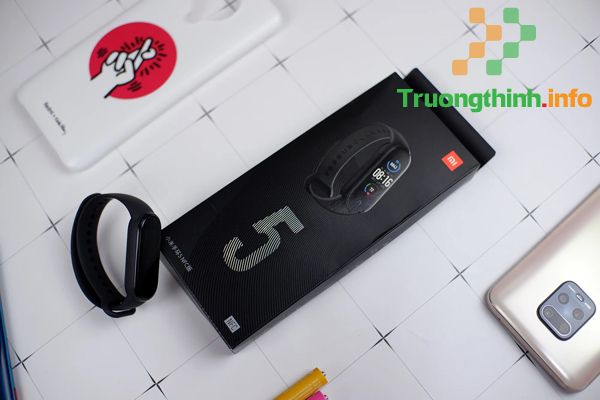                       Xiaomi Mi Band 5: Giá rẻ, màn hình lớn, theo dõi sức khỏe chính xác hơn